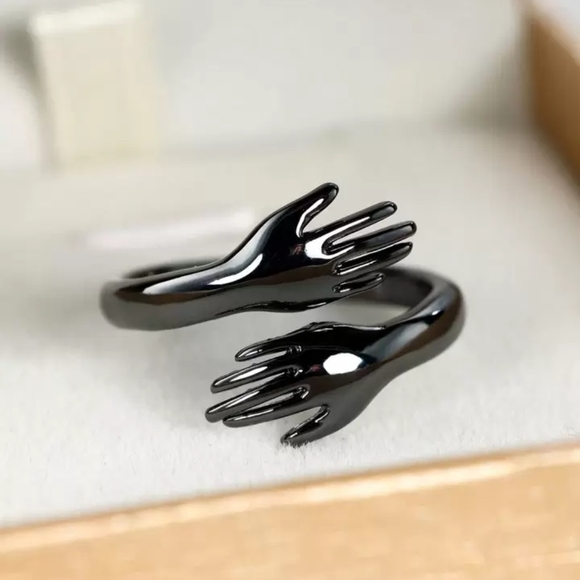 NEW‼️Hug Ring+Gift Box - Picture 1 of 5